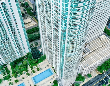 950 Brickell Bay Dr - Photo Thumbnail 24