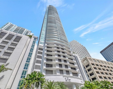 950 Brickell Bay Dr - Photo Thumbnail 25