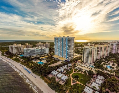 881 Ocean Dr - Photo Thumbnail 17