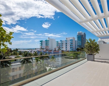 300 Collins Ave - Photo Thumbnail 12