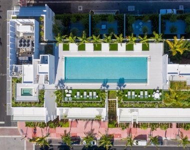 300 Collins Ave - Photo Thumbnail 14