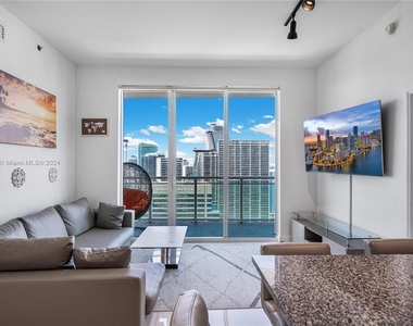 950 Brickell Bay Dr - Photo Thumbnail 4