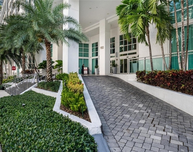 950 Brickell Bay Dr - Photo Thumbnail 25