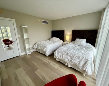 10275 Collins Ave - Photo Thumbnail 15