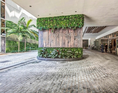 1010 Brickell Ave - Photo Thumbnail 1