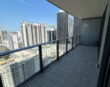 1000 Brickell Plz - Photo Thumbnail 14