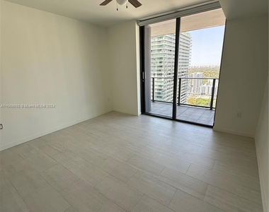 1000 Brickell Plz - Photo Thumbnail 13