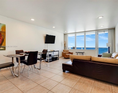 3725 S Ocean Dr - Photo Thumbnail 4