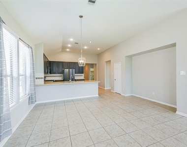 2827 Mezzomonte Lane - Photo Thumbnail 7