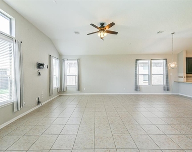 2827 Mezzomonte Lane - Photo Thumbnail 6