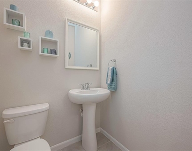 8607 Green Paseo Place - Photo Thumbnail 9