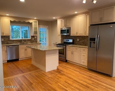 734 Holmdel Road - Photo Thumbnail 14