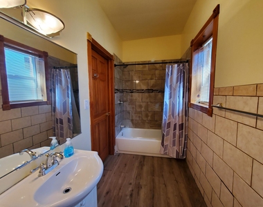 2212 White Oak Avenue - Photo Thumbnail 7