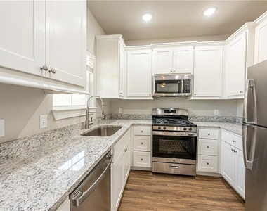 3102  Sw Garrison  Ln Unit #2 - Photo Thumbnail 5