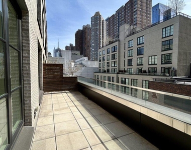 West 43rd Street - Photo Thumbnail 2