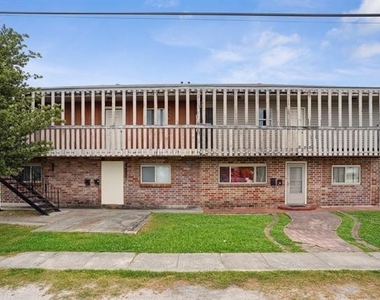 825 Dakin Street - Photo Thumbnail 2