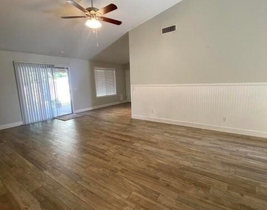 440 E Del Rio Street - Photo Thumbnail 5