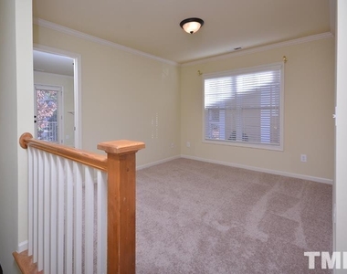 852 Queen City Crescent - Photo Thumbnail 21