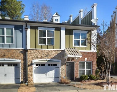 852 Queen City Crescent - Photo Thumbnail 0