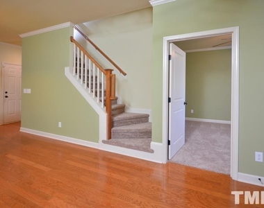 852 Queen City Crescent - Photo Thumbnail 5