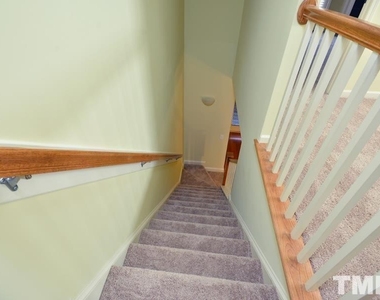 852 Queen City Crescent - Photo Thumbnail 20