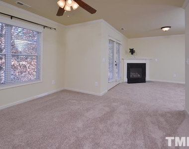 852 Queen City Crescent - Photo Thumbnail 27