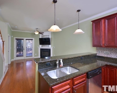 852 Queen City Crescent - Photo Thumbnail 7