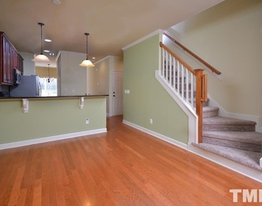 852 Queen City Crescent - Photo Thumbnail 6