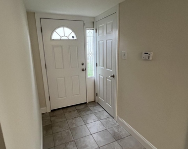 2462 Arbor Ct - Photo Thumbnail 11