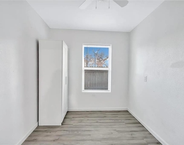 2530 Honeysuckle Avenue - Photo Thumbnail 8