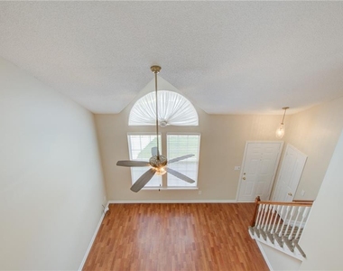 409 Oak Lake Terrace - Photo Thumbnail 29