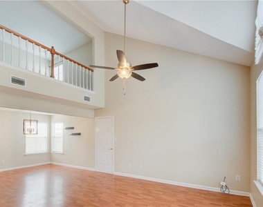 409 Oak Lake Terrace - Photo Thumbnail 3