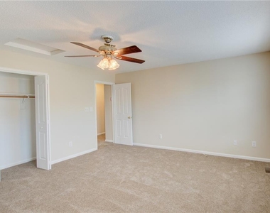 409 Oak Lake Terrace - Photo Thumbnail 37