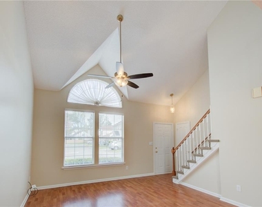 409 Oak Lake Terrace - Photo Thumbnail 2