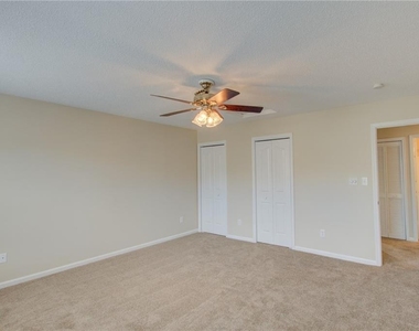 409 Oak Lake Terrace - Photo Thumbnail 35