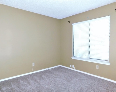 1139 Seneca Place - Photo Thumbnail 23