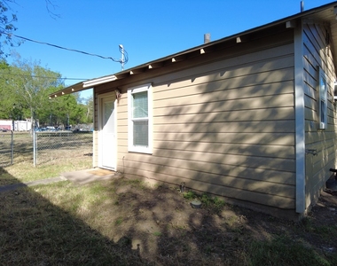 723 Quinlan St - Photo Thumbnail 1