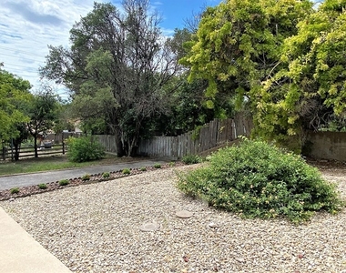 216 Loma Vista Dr - Photo Thumbnail 19