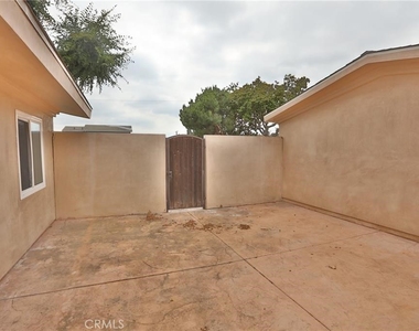 15305 Manzanares Road - Photo Thumbnail 21