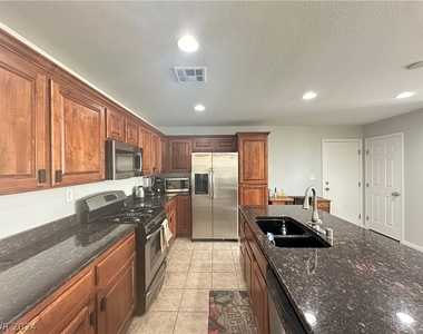 5830 W Agate Avenue - Photo Thumbnail 10