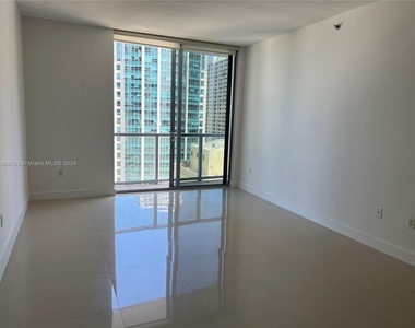 1060 Brickell Ave - Photo Thumbnail 4