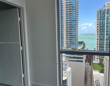 1060 Brickell Ave - Photo Thumbnail 6