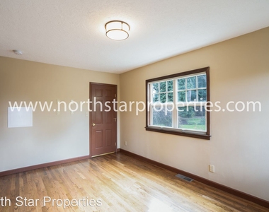 1590 Fernwood - Photo Thumbnail 19