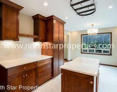 1590 Fernwood - Photo Thumbnail 10