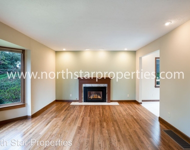 1590 Fernwood - Photo Thumbnail 5