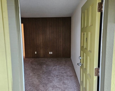 3321 W Hillsdale Ave - Photo Thumbnail 5