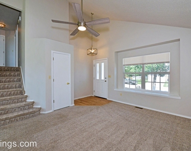 1255 Grass Valley Dr - Photo Thumbnail 3