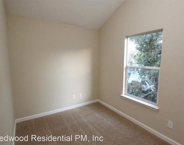 920 Kingwood Street - Photo Thumbnail 9