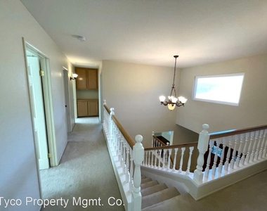 526 Trailridge Drive - Photo Thumbnail 10