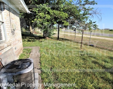 803 Pecan Circle - Photo Thumbnail 13